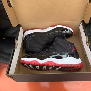 Boys air Jordan’s size 2Y